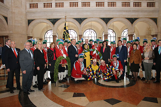Den Auftakttanz führten die Schäffler 2017 in der Bayerischen Staatskanzlei vor. (©Foto: Martin Schmitz)